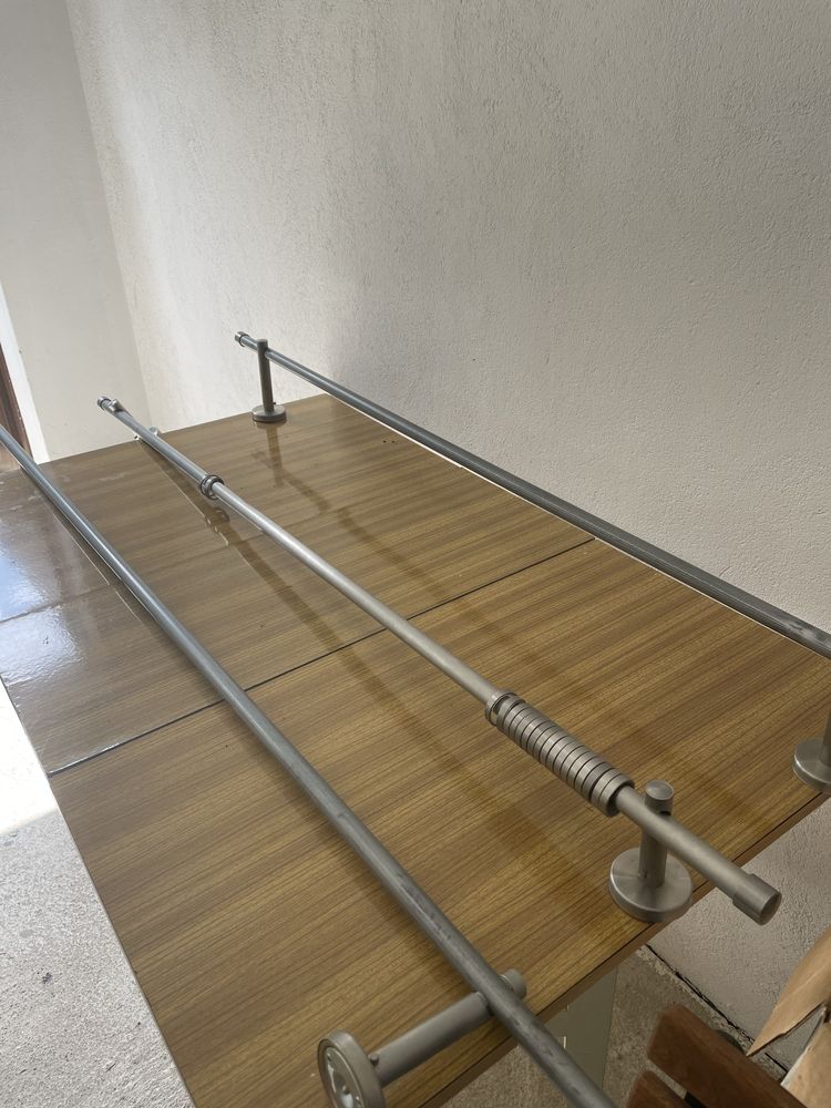 Karnisze metalowe