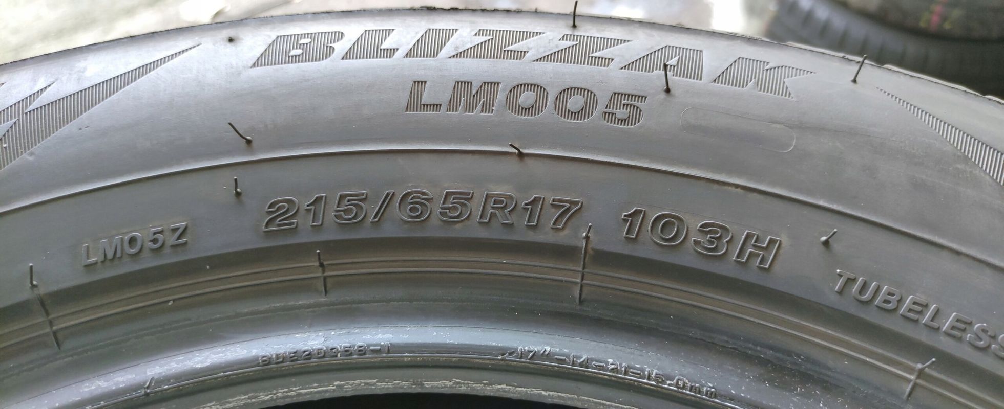 2x 215/65r17 Bridgestone Blizzak Lm005, 103h