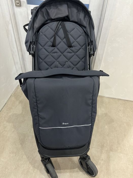 Прогулочна коляска