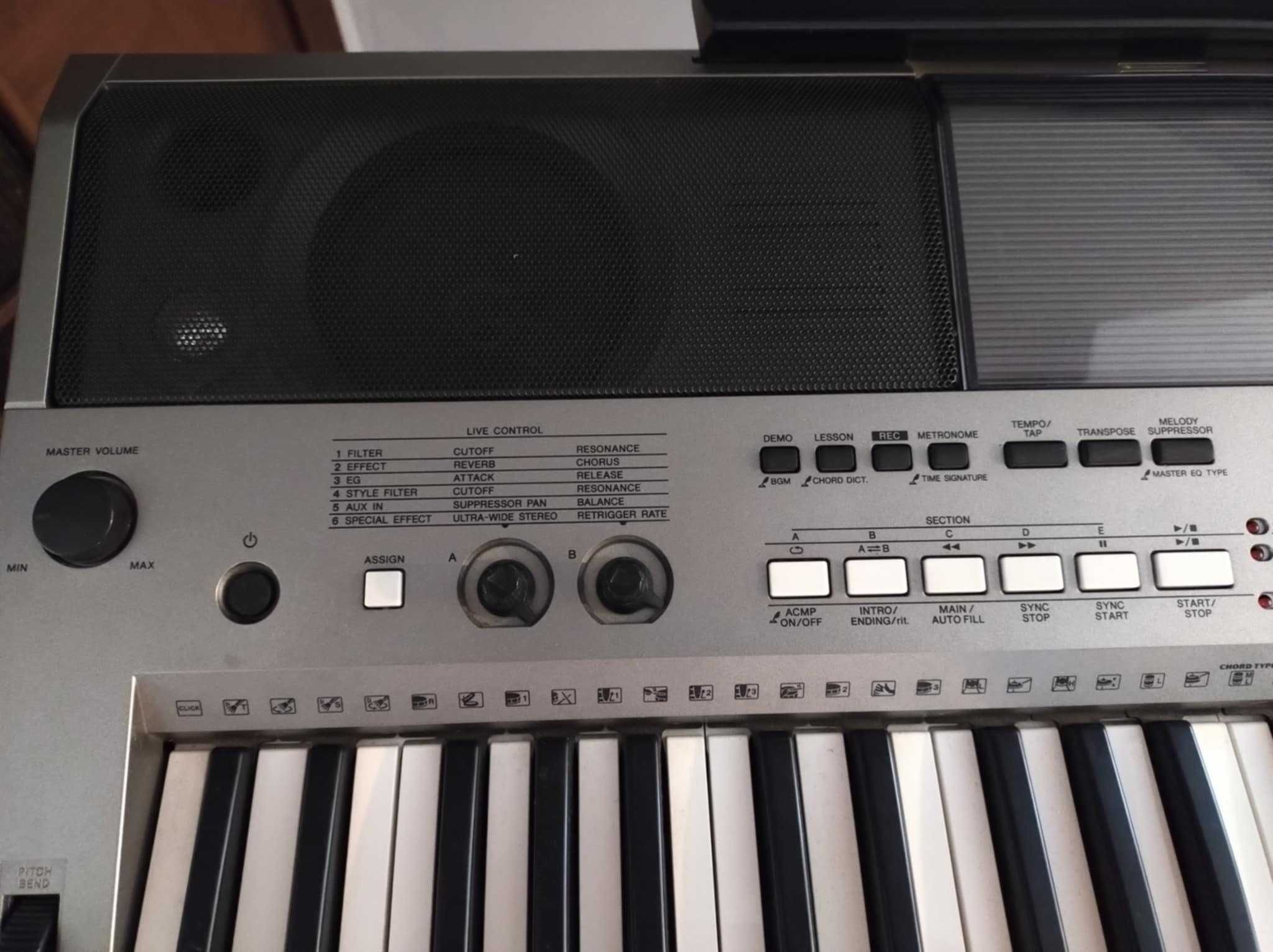 Sprzedam Yamaha PSR E443 Keyboard.
