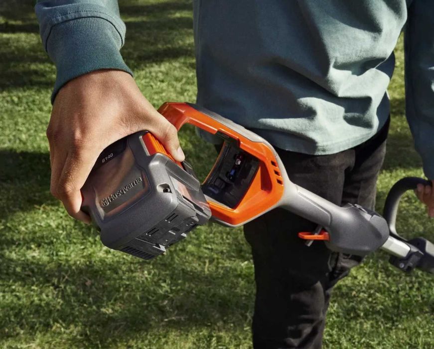 Podkaszarka akumulatorowa Husqvarna 215IL - zestaw Raty 0%