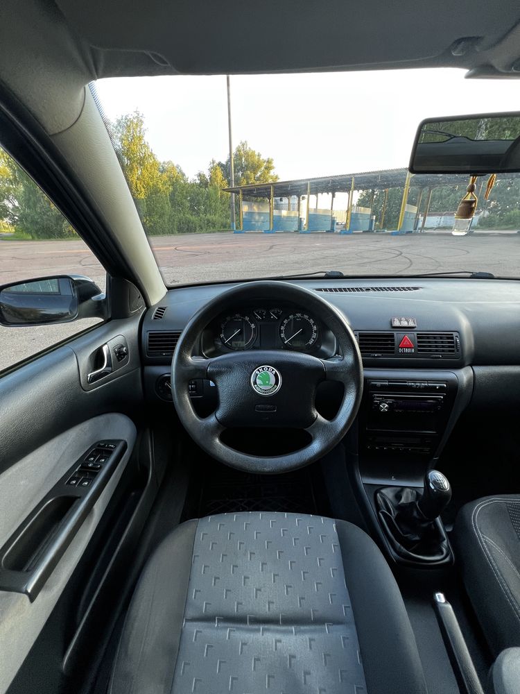 Skoda Octavia РЕСТ 2.0 бензин гарна комплектація!