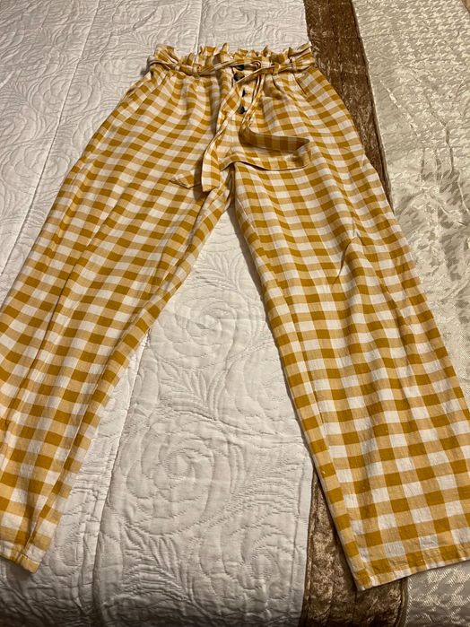 Calças cinta subida, aos quadrados. Da Primark, 36