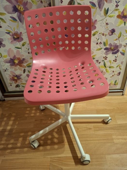 Krzesło Ikea różowe