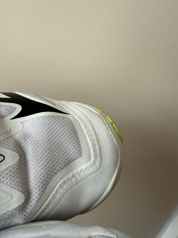 Кросівки Mizuno Wave LIGHTNING Z6