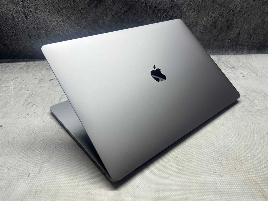 MacBook Pro / i7-9750H / 16GB DDR4 / 512SSD / Radeon Pro 5300M / 16 3K