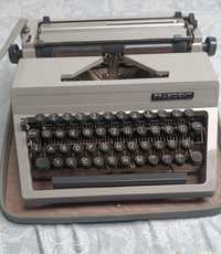 Maszyna do pisania w walizce