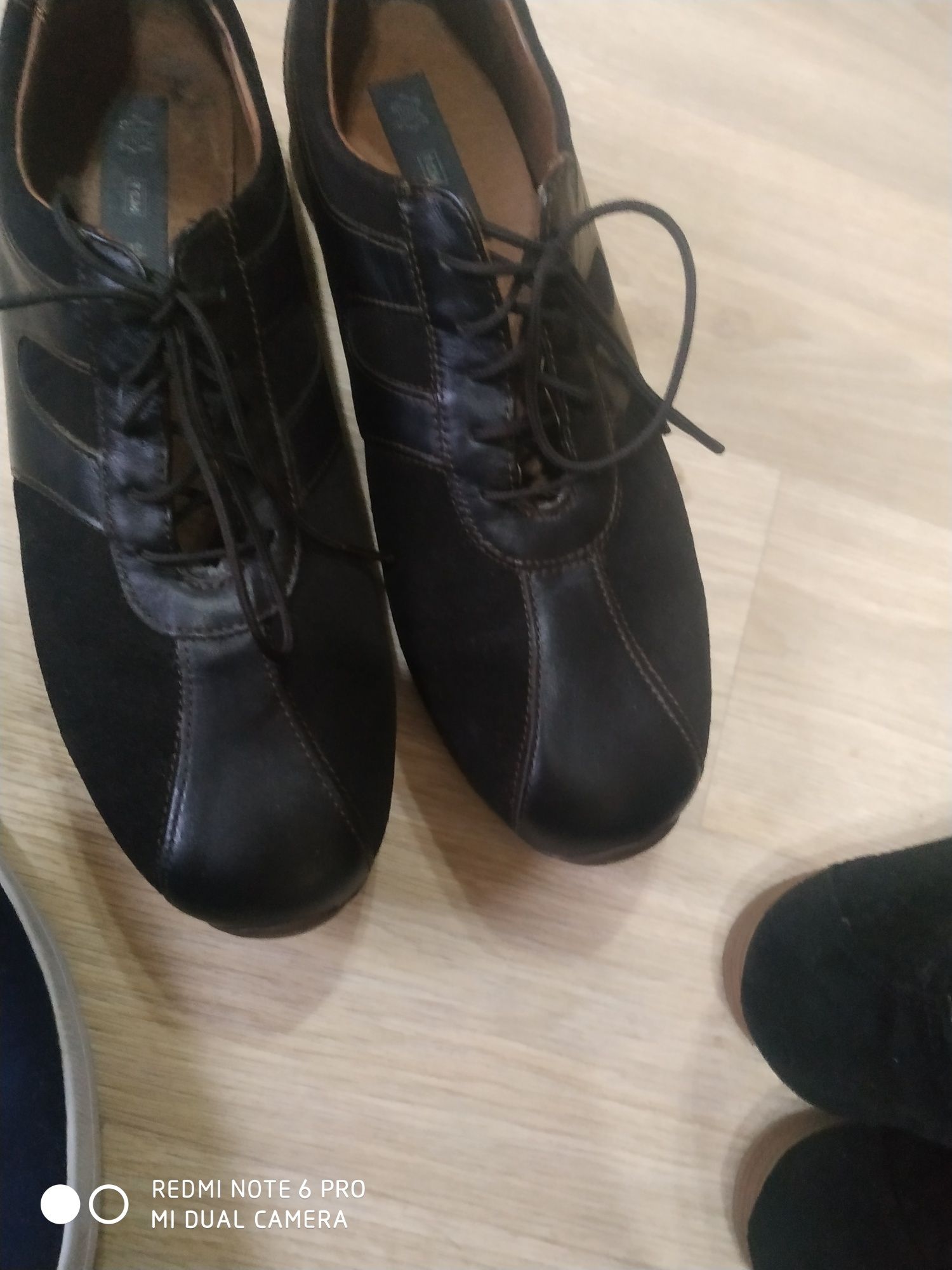 Ботинки кеди 38-39 размер обувь взуття жіноче