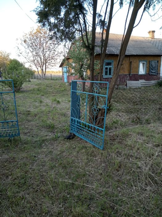 Терміново!Продається пів будинка.