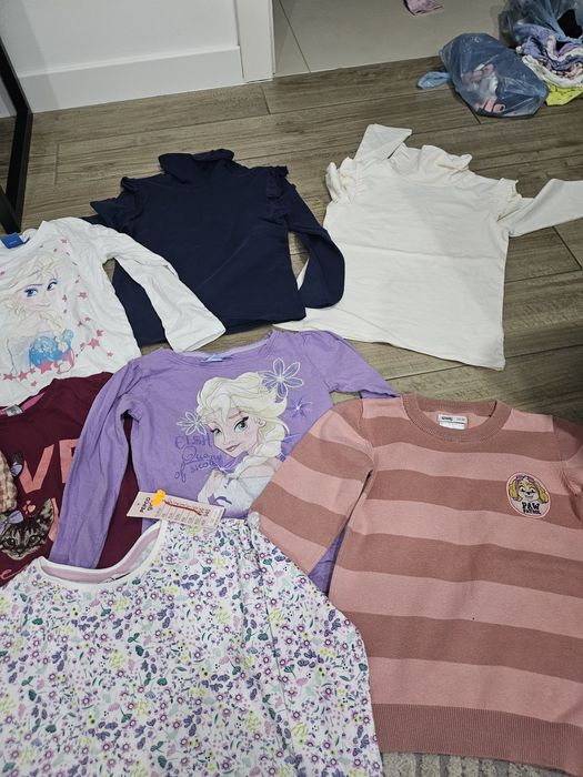 Zestaw bluzek dla dziewczynki r 122 (w tym 3 nowe) + gratis