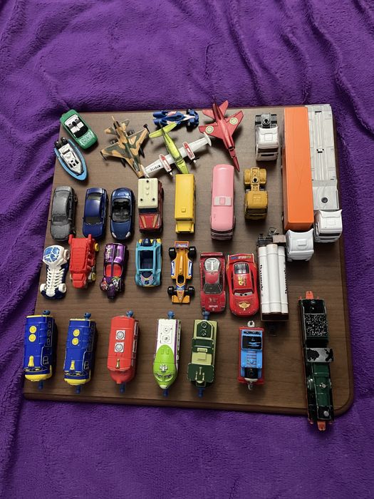 Паровозики і машинки металеві