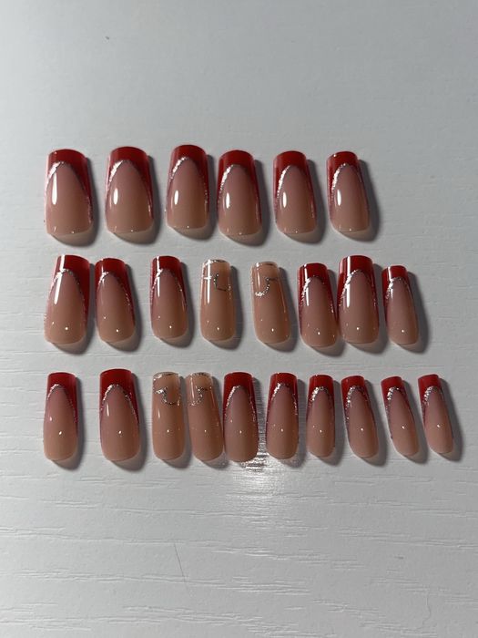 tipsy, sztuczne paznokcie