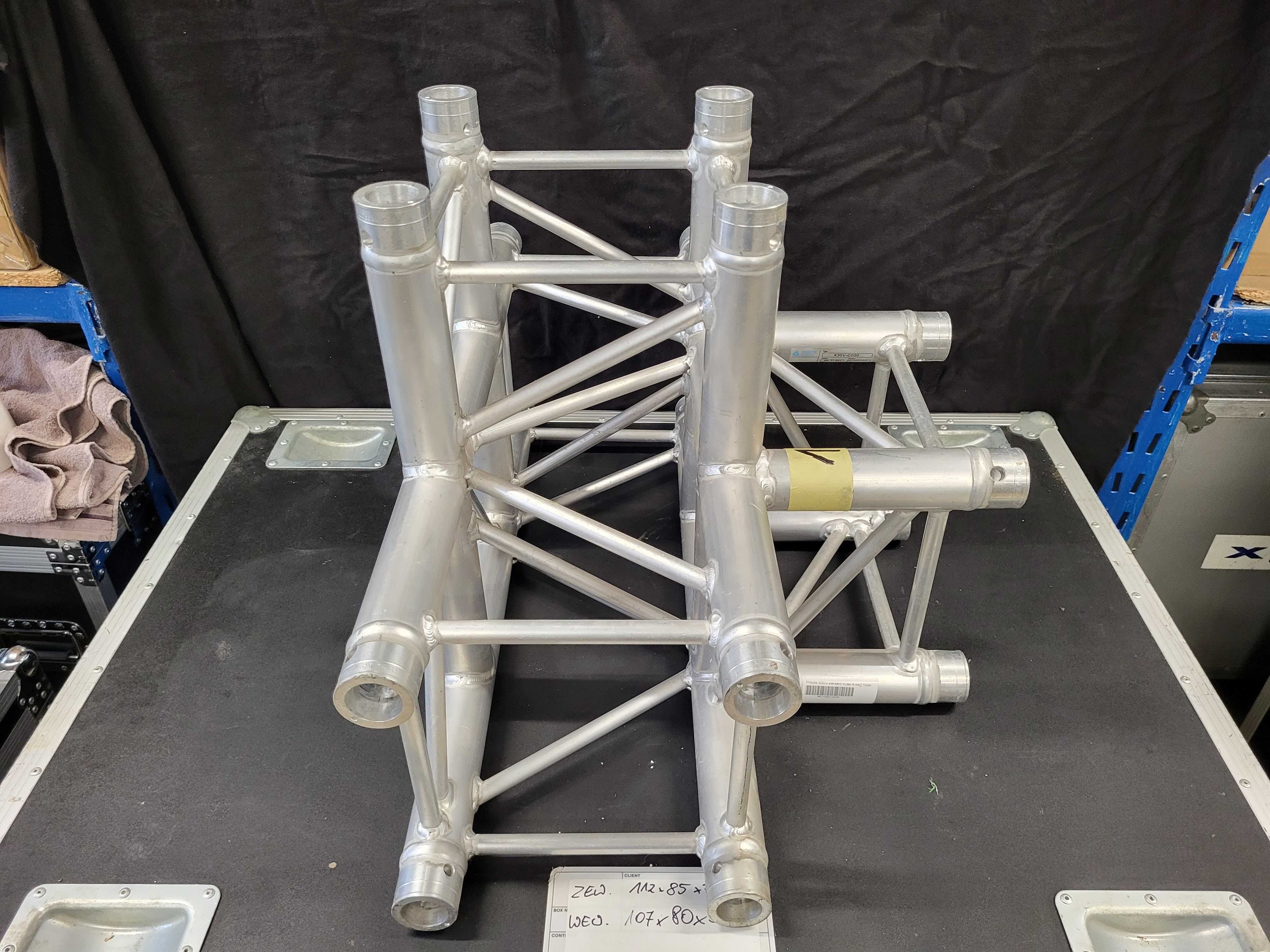Quadro  X30V-C020 Narożnik 4-drożny Kratownica PROLYTE (290 x 290)