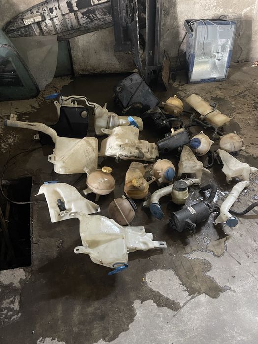 Varios peças mija mija e deposito de agua muitas marcas