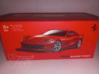 Bburago Ferrari 812 Superfast pod kloszem, skala 1:43