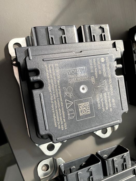 Блок SRS airbag Tesla model 3 Y  новий оригінальний 1512876-00