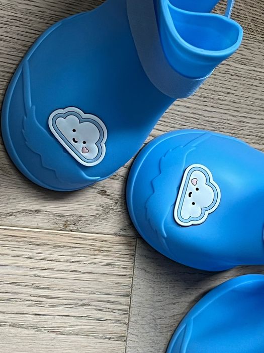 Buty dla pieska wodo szczelne.