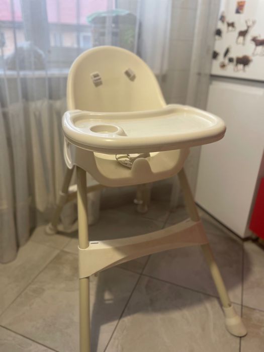 Дитячий стілець для годування