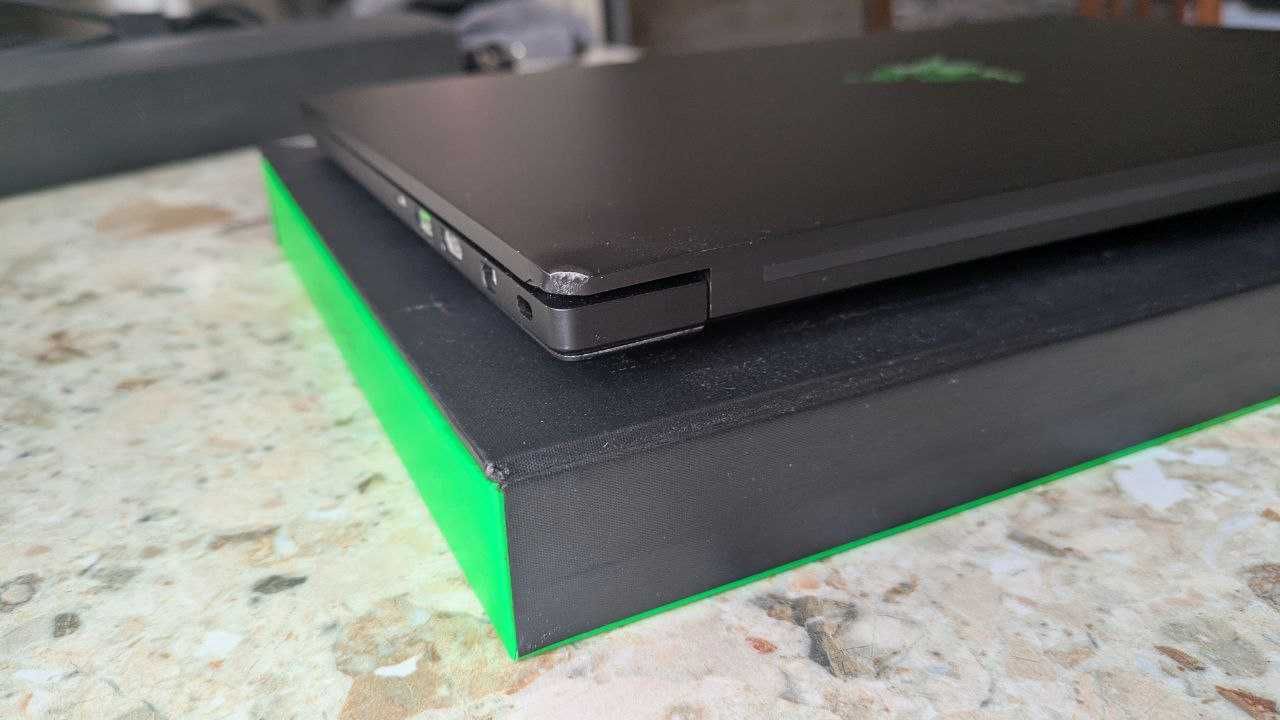 Razer Blade 15 Advanced 2018 i7-8750H GTX1070 16/500GB ноутбук