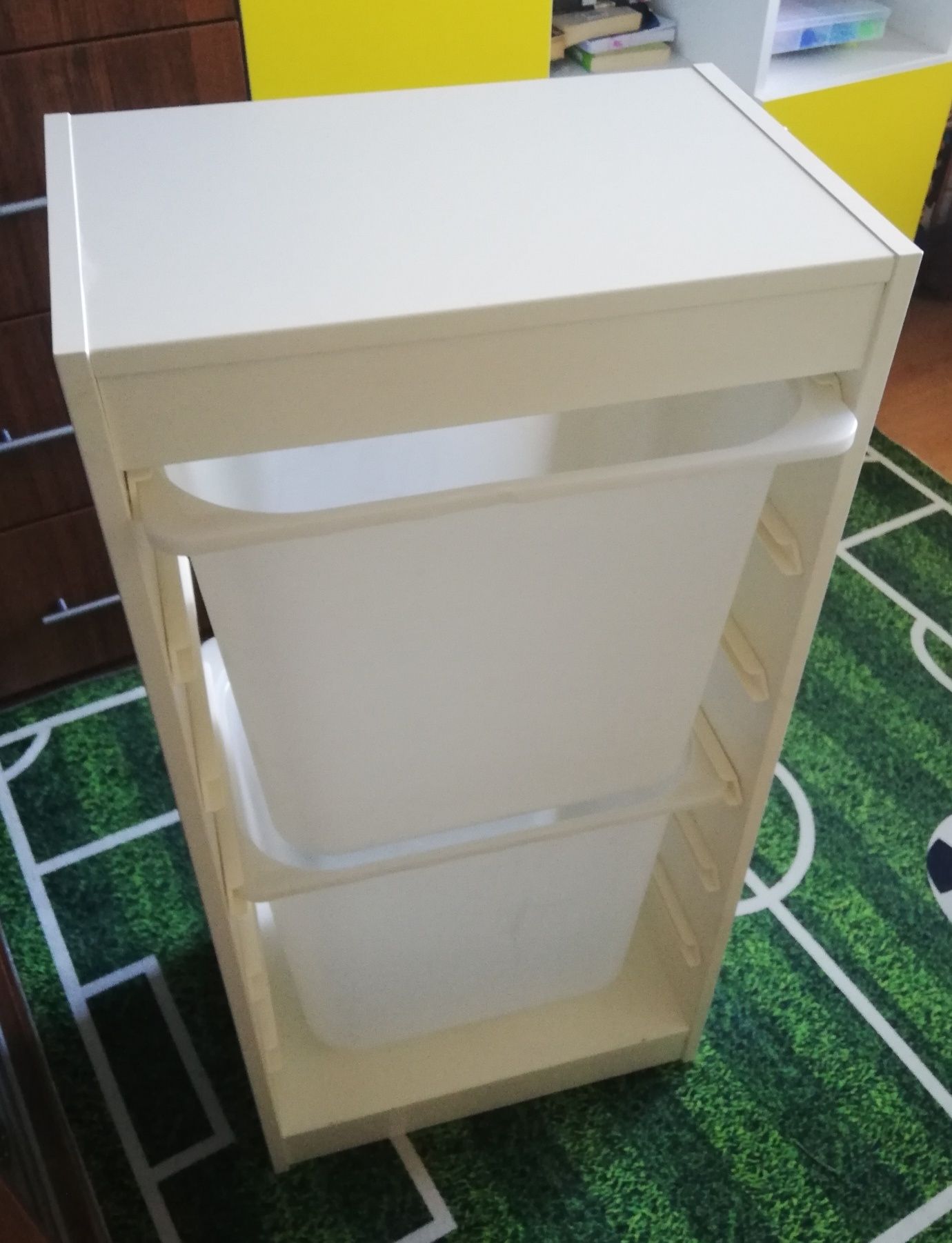 Regał Ikea Trofast z pojemnikami