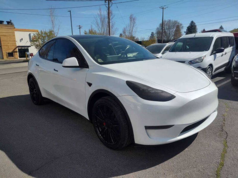 Tesla Model Y Long Range      2020