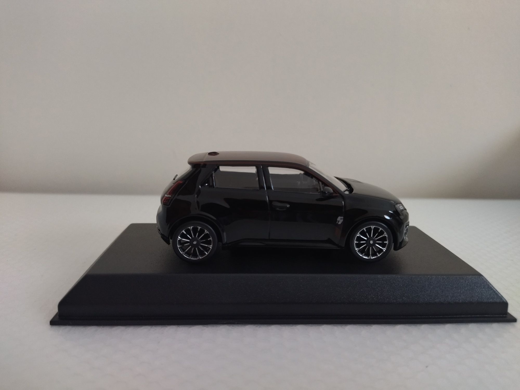 Miniatura Renault 5 E-Tech 1/43 Nova