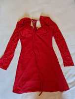 Vestido de lycra e renda nas mangas e decote