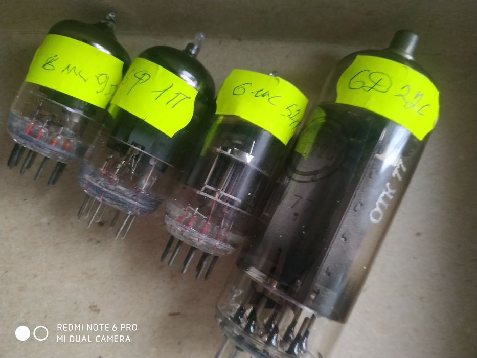 Радіо лампи різних видів.