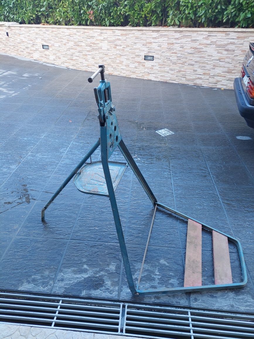 Tripé para pechelaria