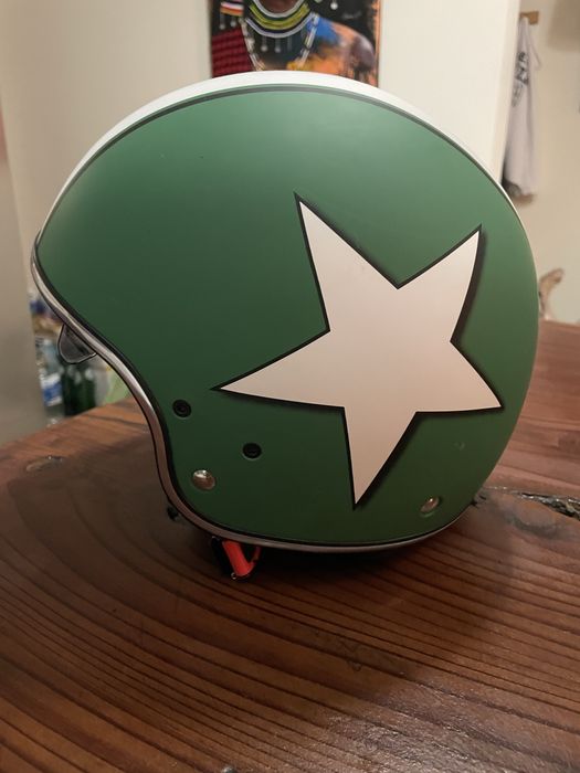 Capacete rectro , como novo, utilisado uma vez… Um pouco pequeno, tama