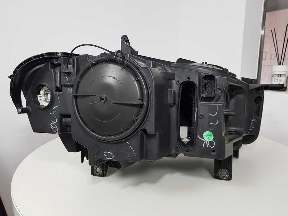 Reflektor ksenon z AHL lewy BMW Seria: X5 F15, X6 F16 nr mag. 0/682
