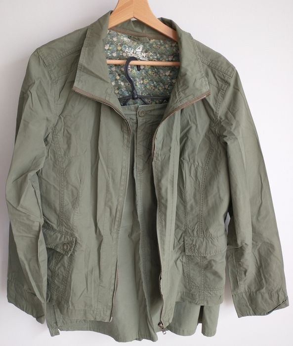 Zestaw marynarka + spódnica w kolorze khaki