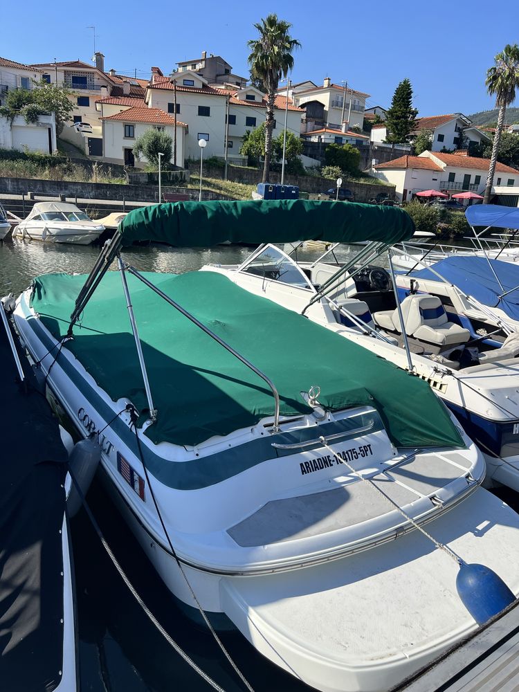 Barco Cobalt 23LS de 1998 - 23 pés + plataforma banhos