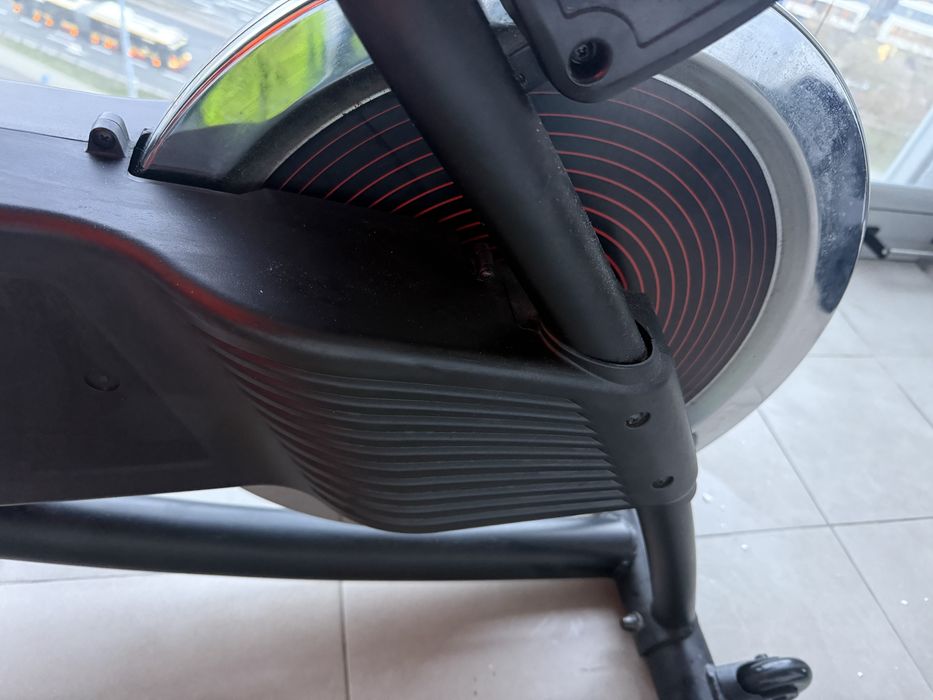 Rower stacjonarny spiningowy marki Domyos vs900