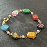 Pulseira pedras várias cores 21 cm