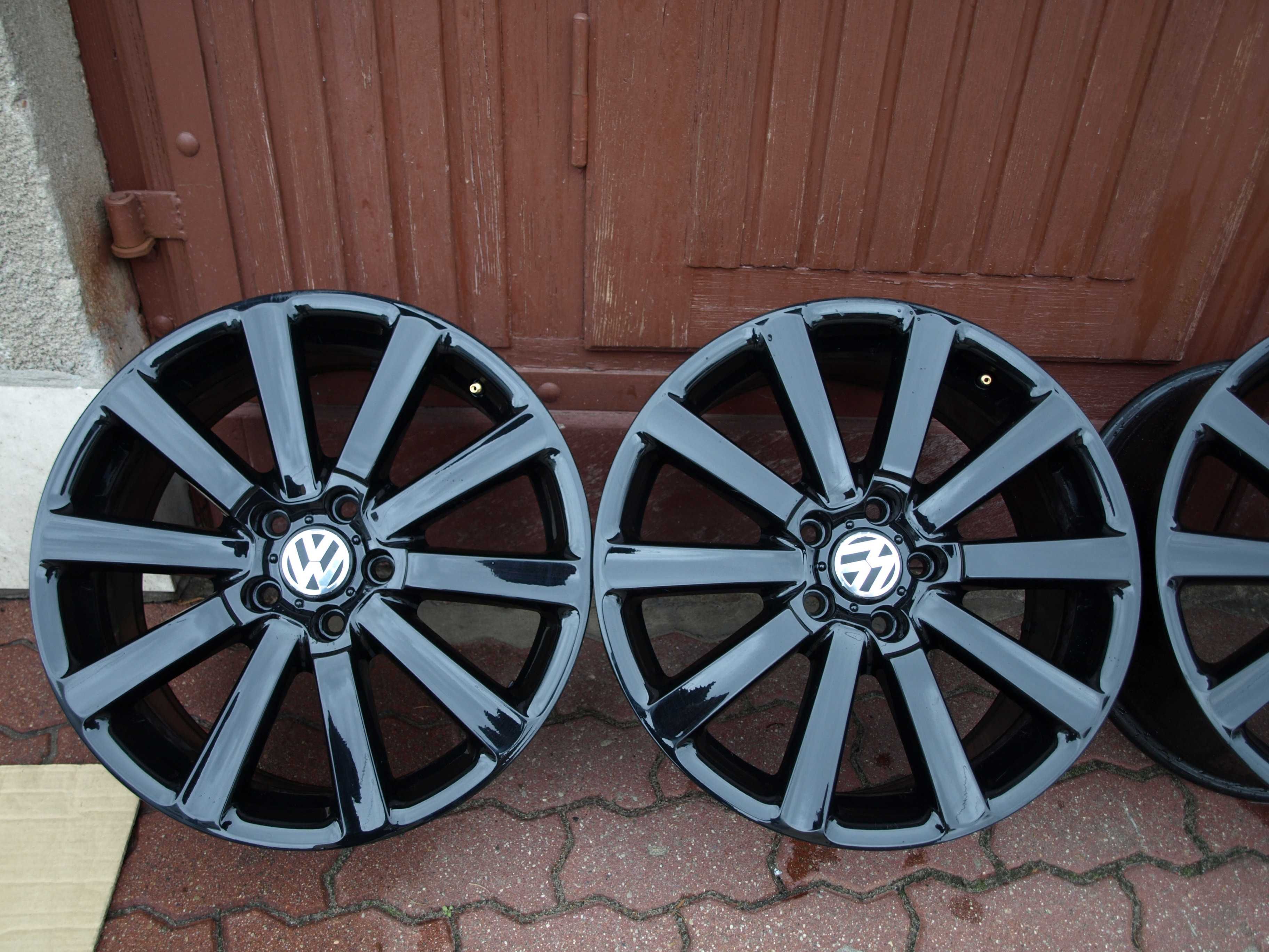 Oryginalne felgi VW 7.5X18 ET49 Czarny połysk 5x112 Caddy Passat Golf