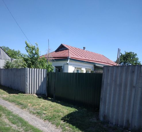 Добротный дом  в центре села Устивица Полтавской области