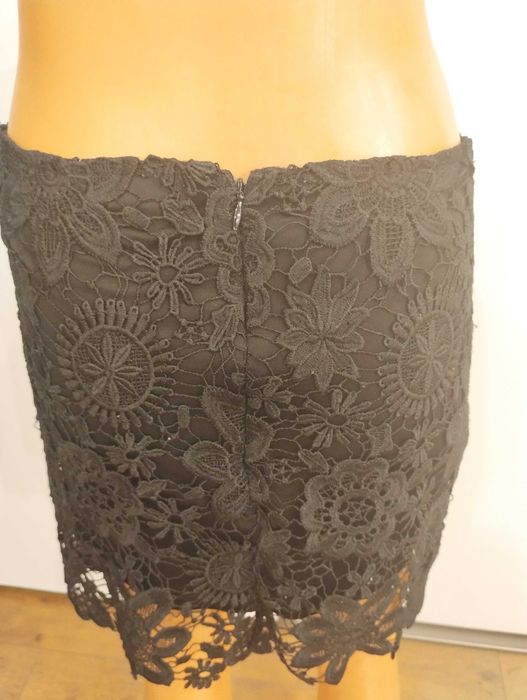 Czarna koronkowa spódniczka r. L