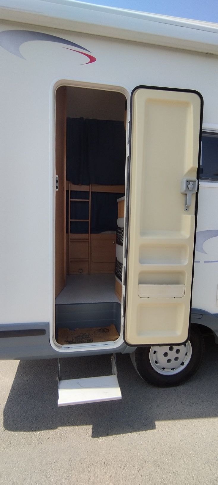 Autocaravana com beliche - climatizador viesa