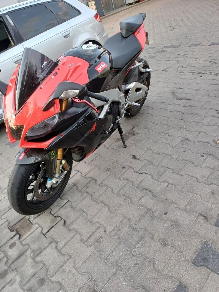 Aprilia rsv4 2010r