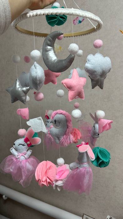 Мобіль на ліжечко для дівчинки