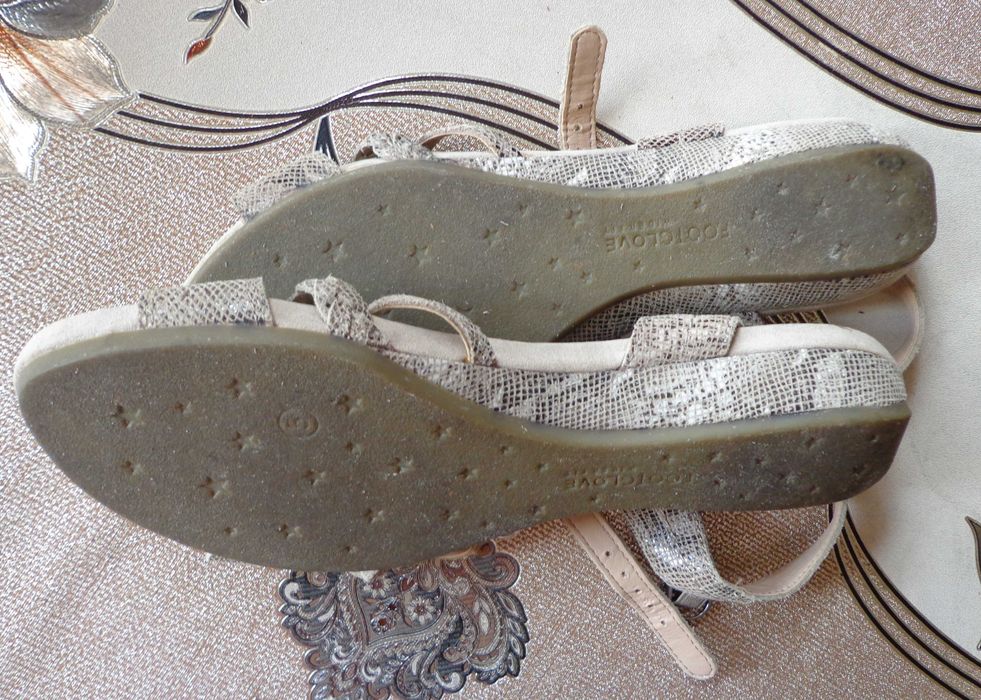 Босоножки натуральная кожа 39 р .