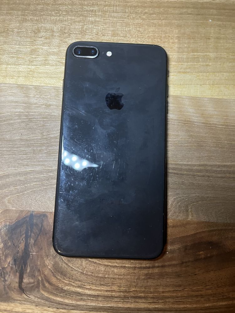 iphone 8+ на 64 гб r-sim повністю робочий