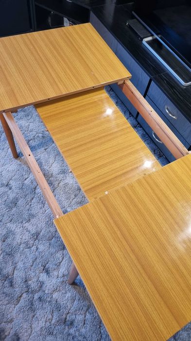Drewniany stół rozkładany - czar PRL