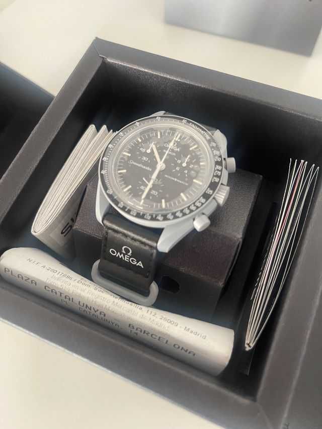 Swatch x Omega Bioceramic Moonswatch Mission to the Moon SO33M100