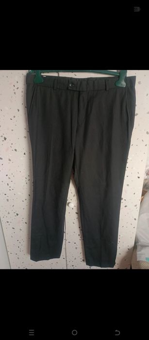 Czarne spodnie eleganckie.