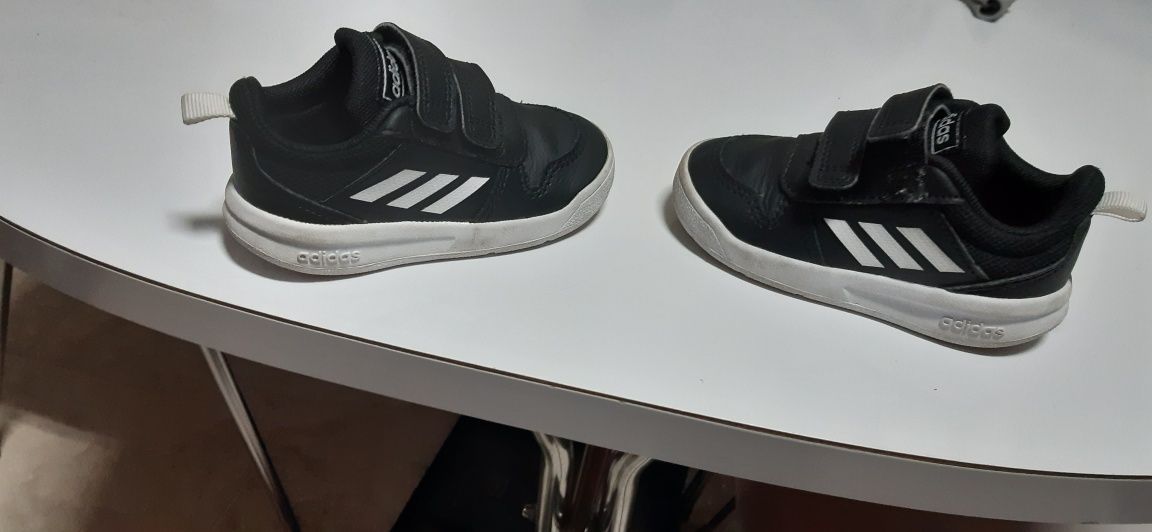 Tênis Adidas de Menino