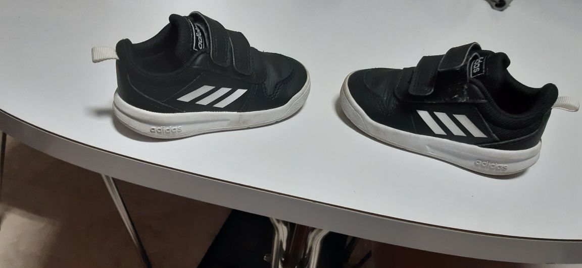 Tênis Adidas de Menino