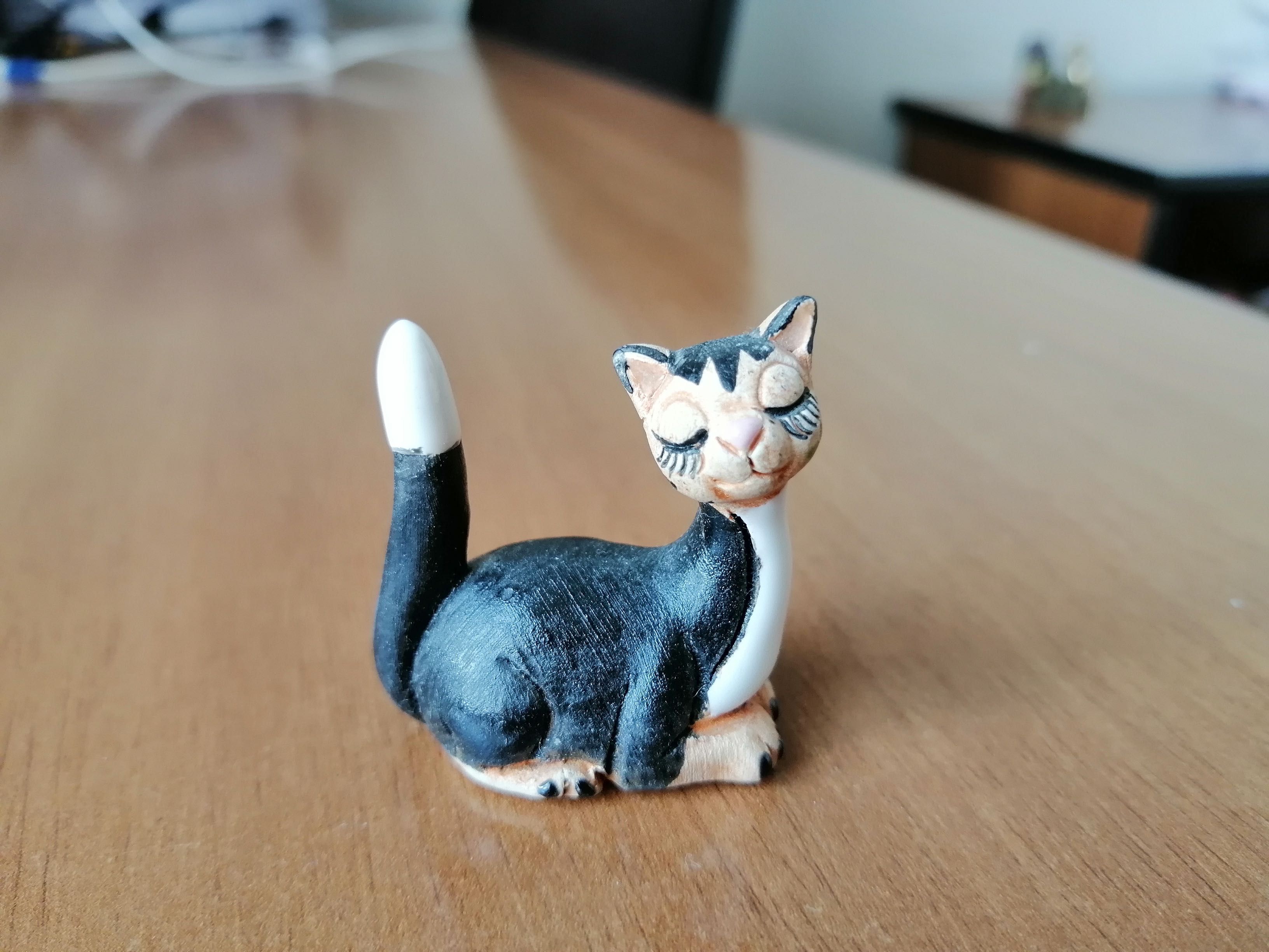 Фігурки котів керамічні, скляні, пластикові, різнокольорові різні