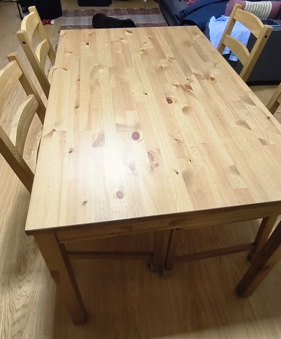 Mesa e 4 cadeiras (IKEA)